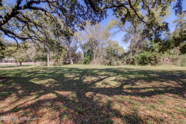 424 S Railroad Street, Gulfport, MS 39507