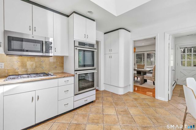 89 Random Road, Fairfield, CT 06825