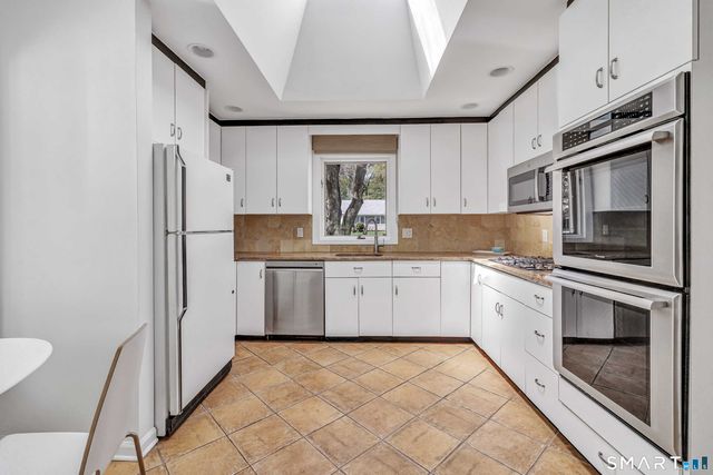 89 Random Road, Fairfield, CT 06825