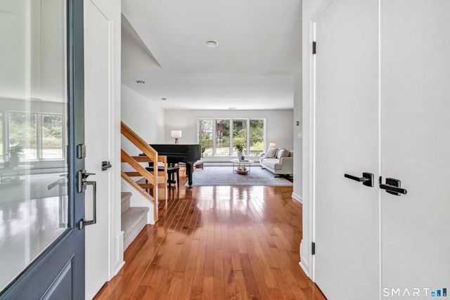 89 Random Road, Fairfield, CT 06825