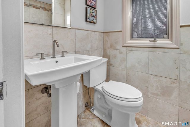 89 Random Road, Fairfield, CT 06825