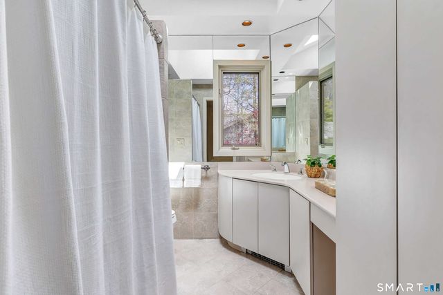 89 Random Road, Fairfield, CT 06825