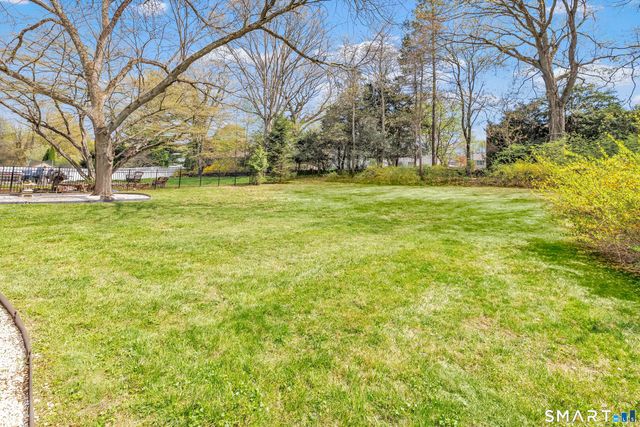 89 Random Road, Fairfield, CT 06825