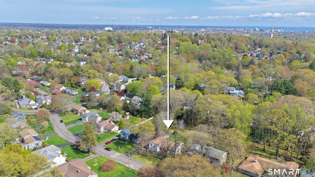 89 Random Road, Fairfield, CT 06825