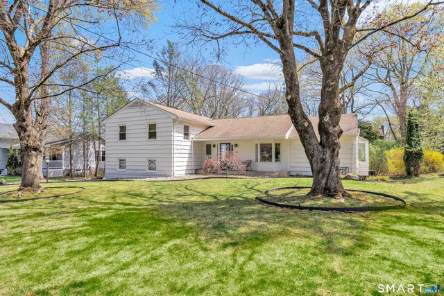 89 Random Road, Fairfield, CT 06825