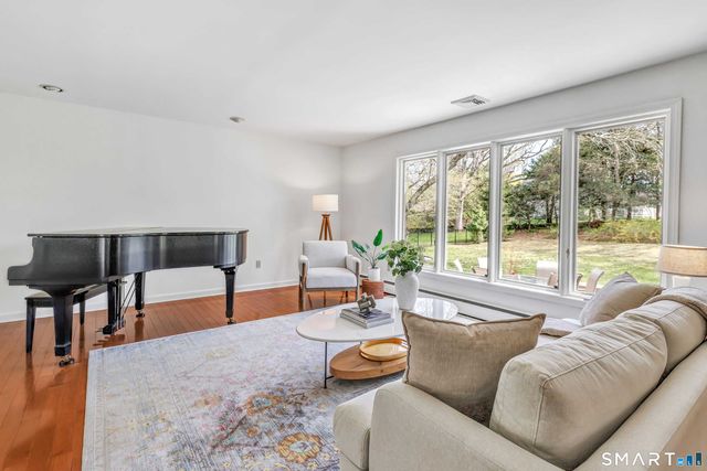 89 Random Road, Fairfield, CT 06825