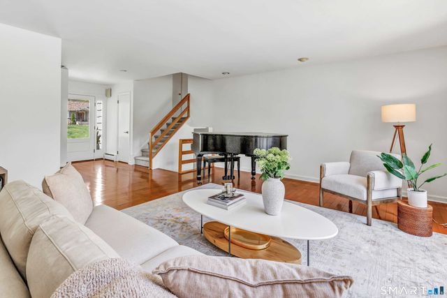 89 Random Road, Fairfield, CT 06825