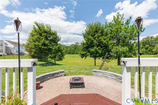 9511 Thornecrest Dr, Hanover, VA 23116