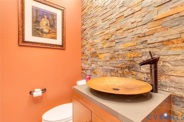 9511 Thornecrest Dr, Hanover, VA 23116