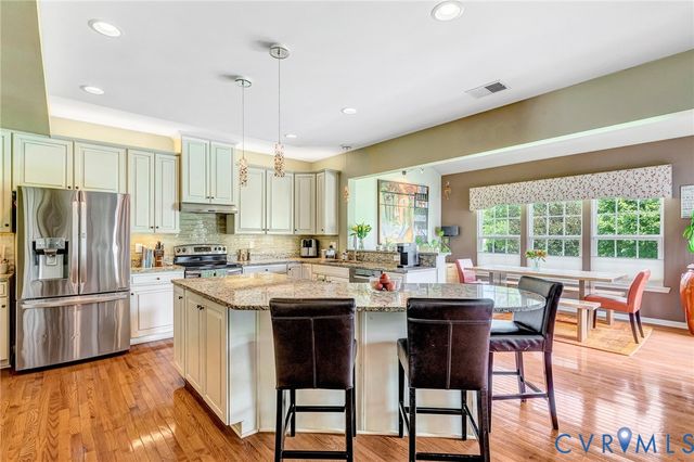 9511 Thornecrest Dr, Hanover, VA 23116