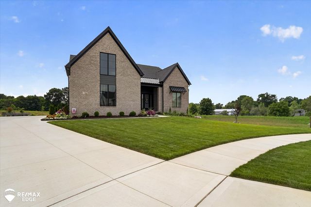 758 Sutton Court, York Twp, MI 48176