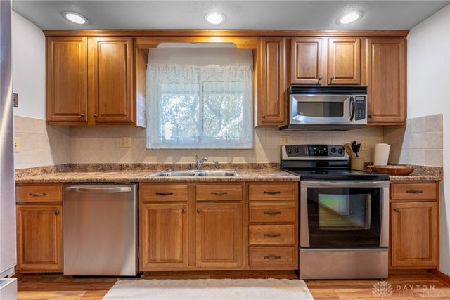 7368 San Fernando Road, Huber Heights, OH 45424