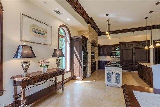 200 Golf DR, Naples, FL 34102