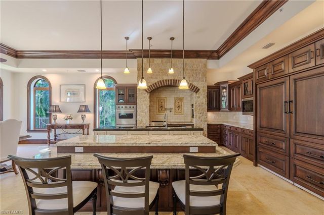 200 Golf DR, Naples, FL 34102