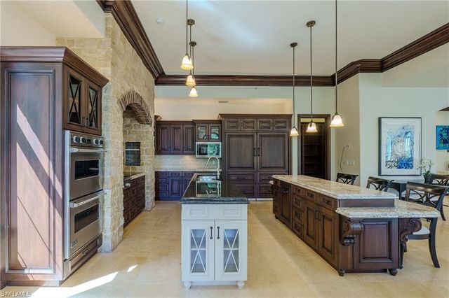 200 Golf DR, Naples, FL 34102