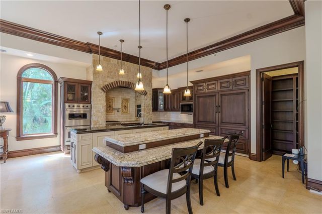 200 Golf DR, Naples, FL 34102