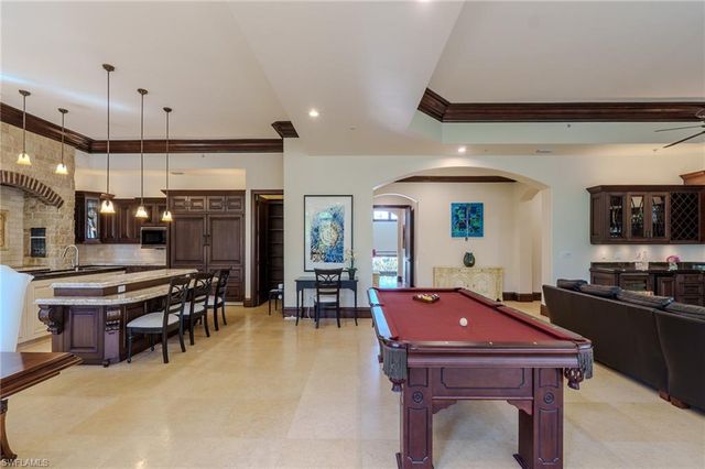 200 Golf DR, Naples, FL 34102