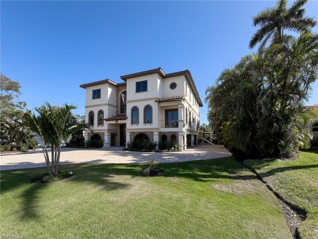 200 Golf DR, Naples, FL 34102