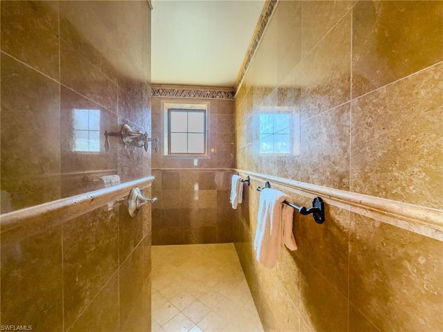 200 Golf DR, Naples, FL 34102