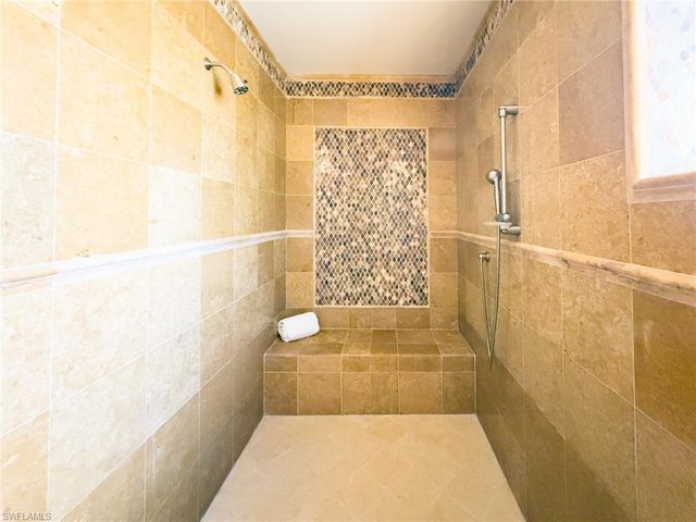 200 Golf DR, Naples, FL 34102