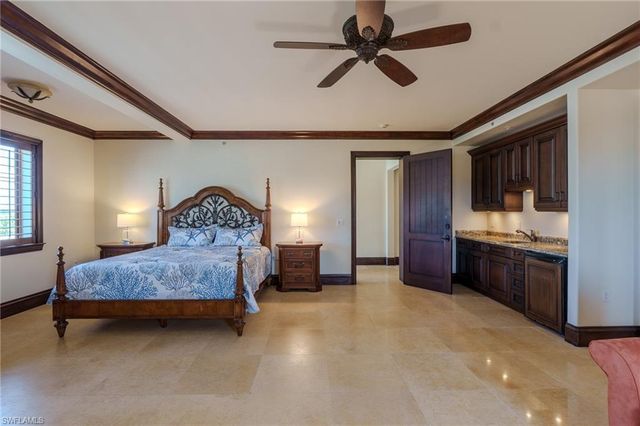 200 Golf DR, Naples, FL 34102
