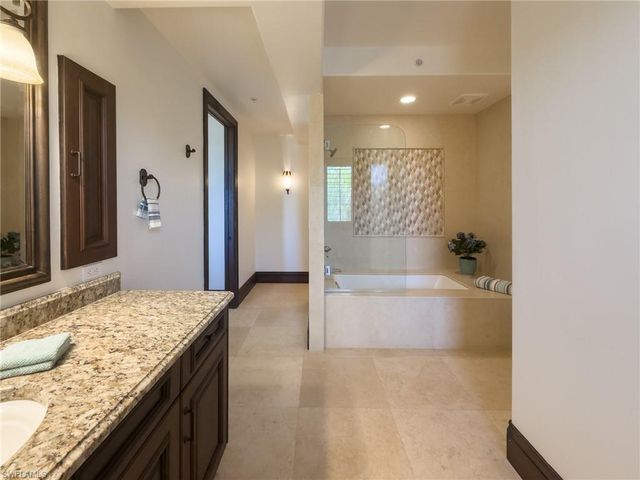 200 Golf DR, Naples, FL 34102