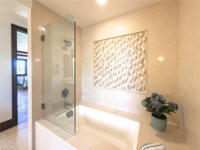 200 Golf DR, Naples, FL 34102