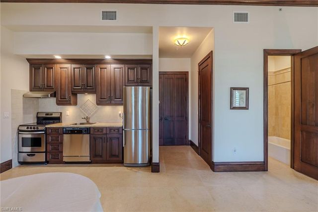 200 Golf DR, Naples, FL 34102