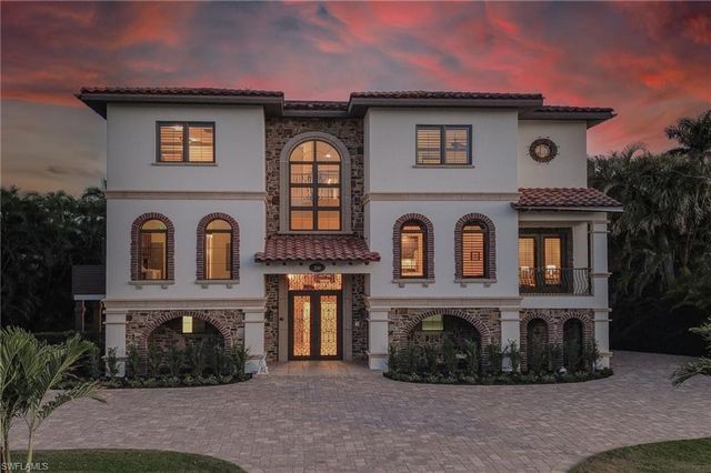 200 Golf DR, Naples, FL 34102