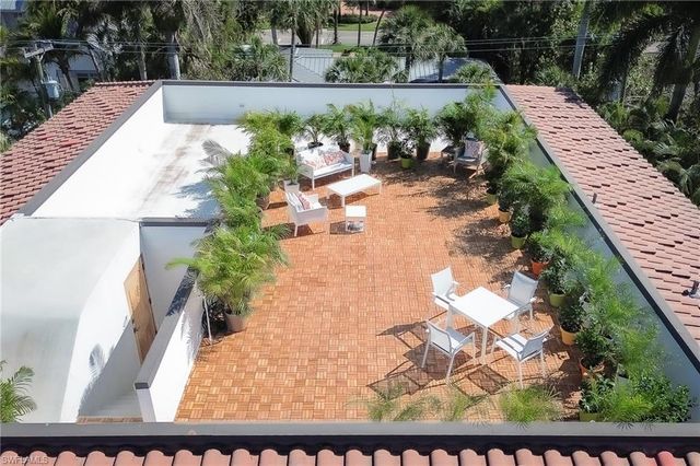 200 Golf DR, Naples, FL 34102