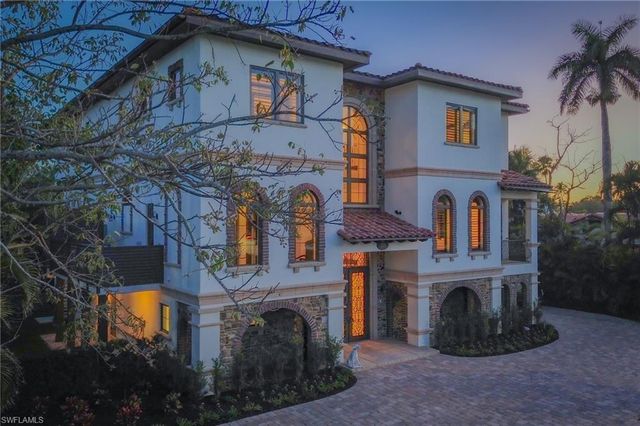 200 Golf DR, Naples, FL 34102