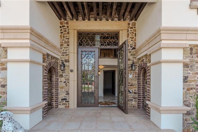 200 Golf DR, Naples, FL 34102