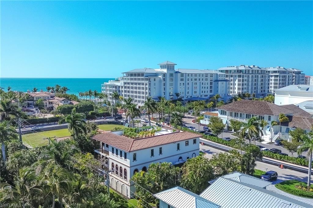 200 Golf DR, Naples, FL 34102