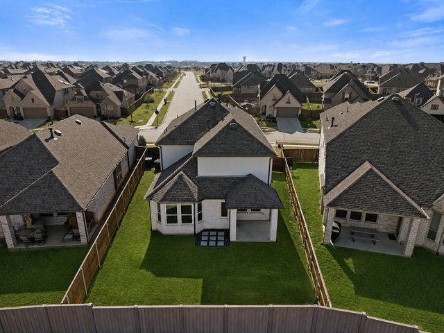 1825 Pelham Drive, Aubrey, TX 76227