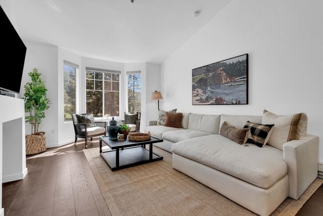 180 Caldecott 314, Oakland, CA 94618