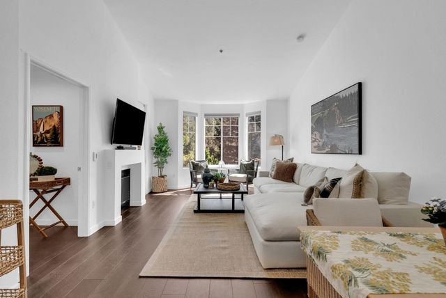 180 Caldecott 314, Oakland, CA 94618