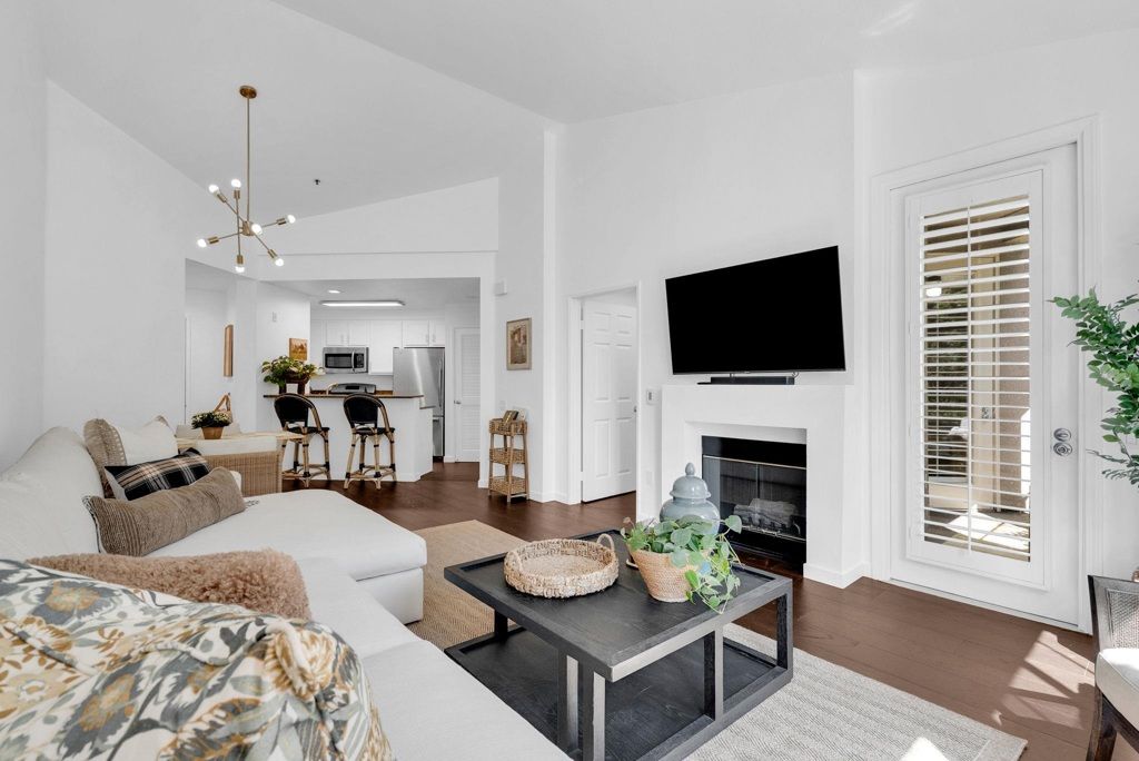 180 Caldecott 314, Oakland, CA 94618