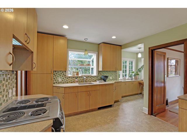 2847 Ne 31ST Ave, Portland, OR 97212