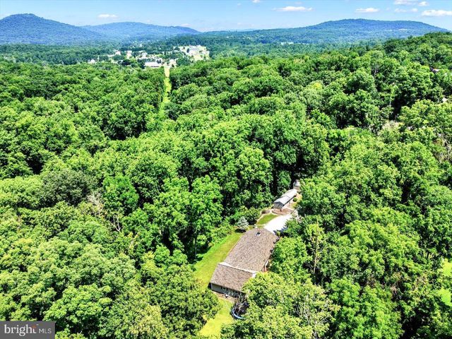 30 LAKEVIEW CT, Wellsville, PA 17365