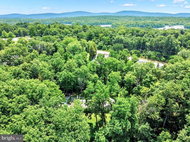 30 LAKEVIEW CT, Wellsville, PA 17365