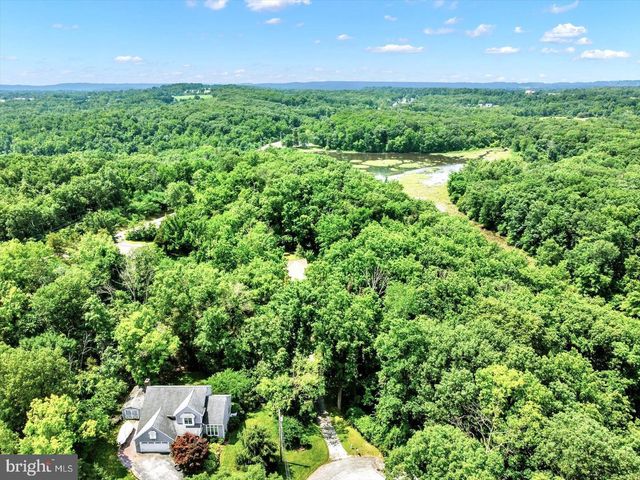 30 LAKEVIEW CT, Wellsville, PA 17365