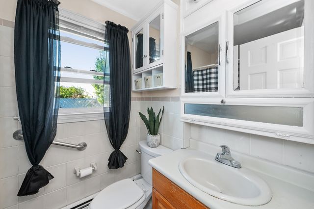 9 Fosters Ln, Wakefield, MA 01880