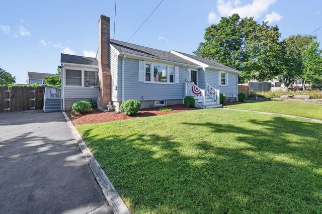 9 Fosters Ln, Wakefield, MA 01880
