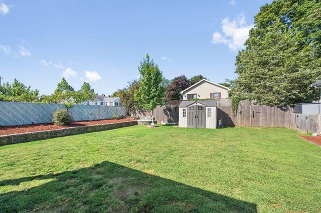 9 Fosters Ln, Wakefield, MA 01880