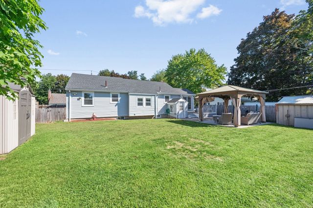 9 Fosters Ln, Wakefield, MA 01880