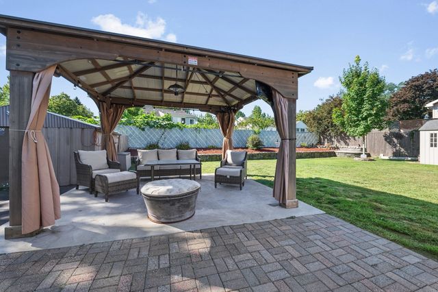 9 Fosters Ln, Wakefield, MA 01880