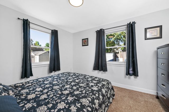 9 Fosters Ln, Wakefield, MA 01880