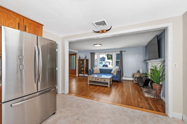 9 Fosters Ln, Wakefield, MA 01880