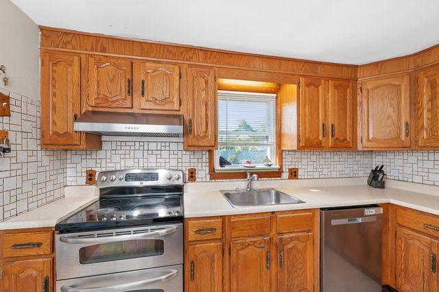 9 Fosters Ln, Wakefield, MA 01880