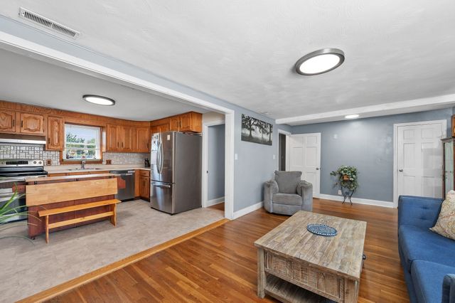 9 Fosters Ln, Wakefield, MA 01880